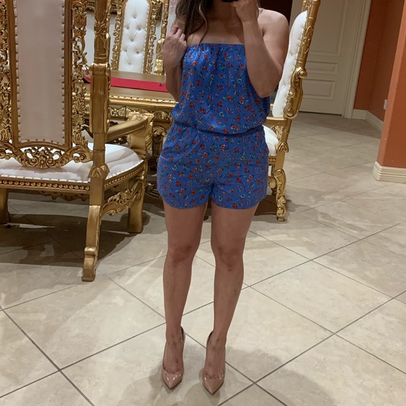 🆕 Strapless Floral Short Romper - Picture 3 of 4